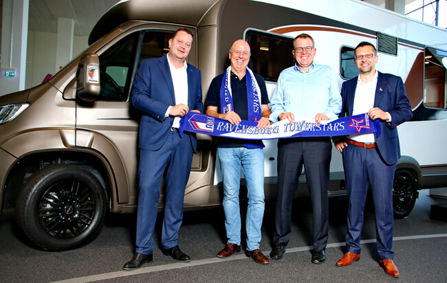 towerstars_hymer_partnerschaft_jul_2018_web Die neue Ebene der Partnerschaft besiegelt: (v.l.n.r.) Frank Kottmann (Towerstars Beiratsvorsitzender), Martin Brand (Vorstandsvorsitzender Hymer), Jörg Reithmeier (Vorstand Hymer) und Towerstars Geschäftsführer Rainer Schan.