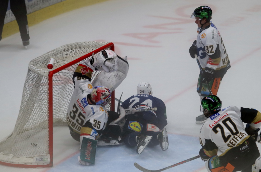 Schon im ersten Spielabschnitt lagen die Towerstars zurück, hier fällt gerade das 2:0. Bild:  F.Enderle