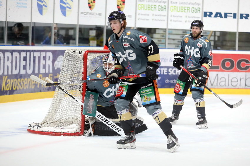 Durch den Ausfall gleich mehrerer Defensivkollegen hat Tim Sezemski viel Verantwortung und macht seine Sache sehr gut. Bild:   Kim Enderle