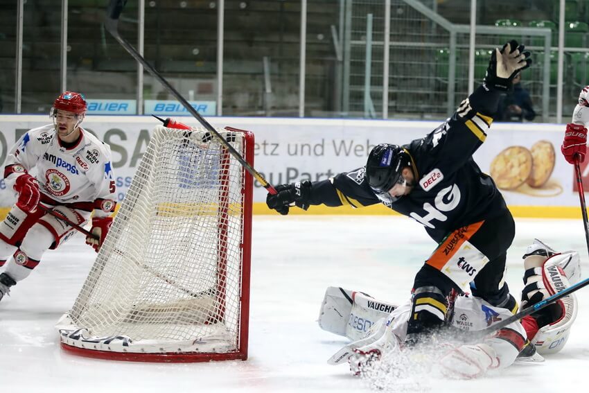 Die Towerstars haben gegen Landshut zwei wichtige Punkte liegen lassen. Bild: Kim Enderle