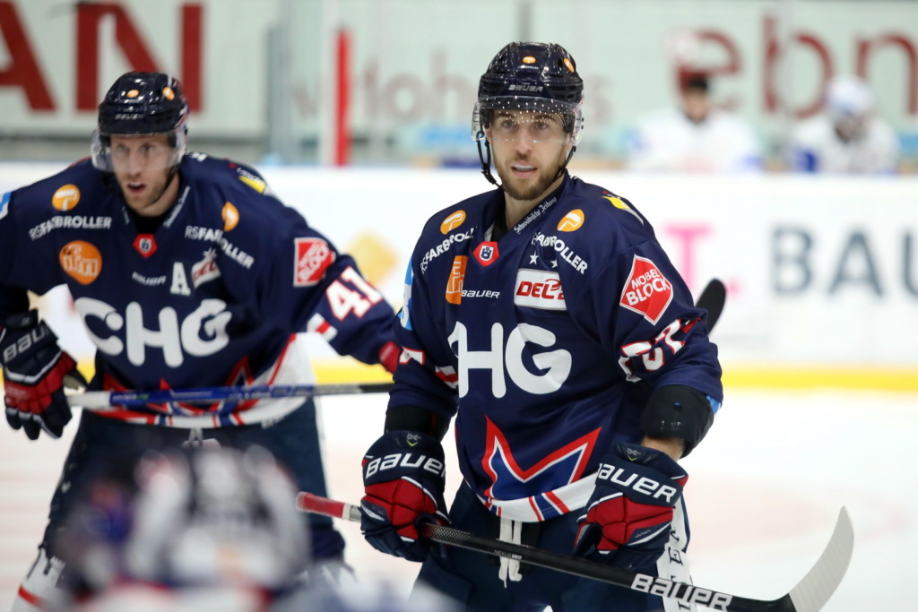 Auch Sam Herr und Charlie Sarault werden gegen Landshut mächtig gefordert sein. Bild; Kim Enderle