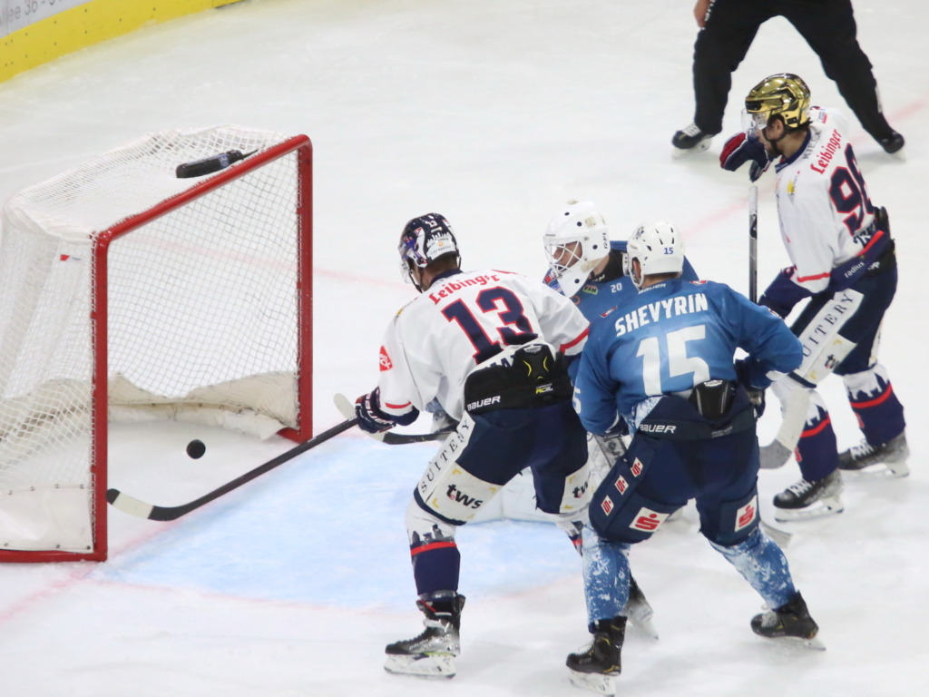 kassel1 Szene aus dem Hinspiel: Hier erzielt Vincenz Mayer das 0;2. Bild: F.Enderle