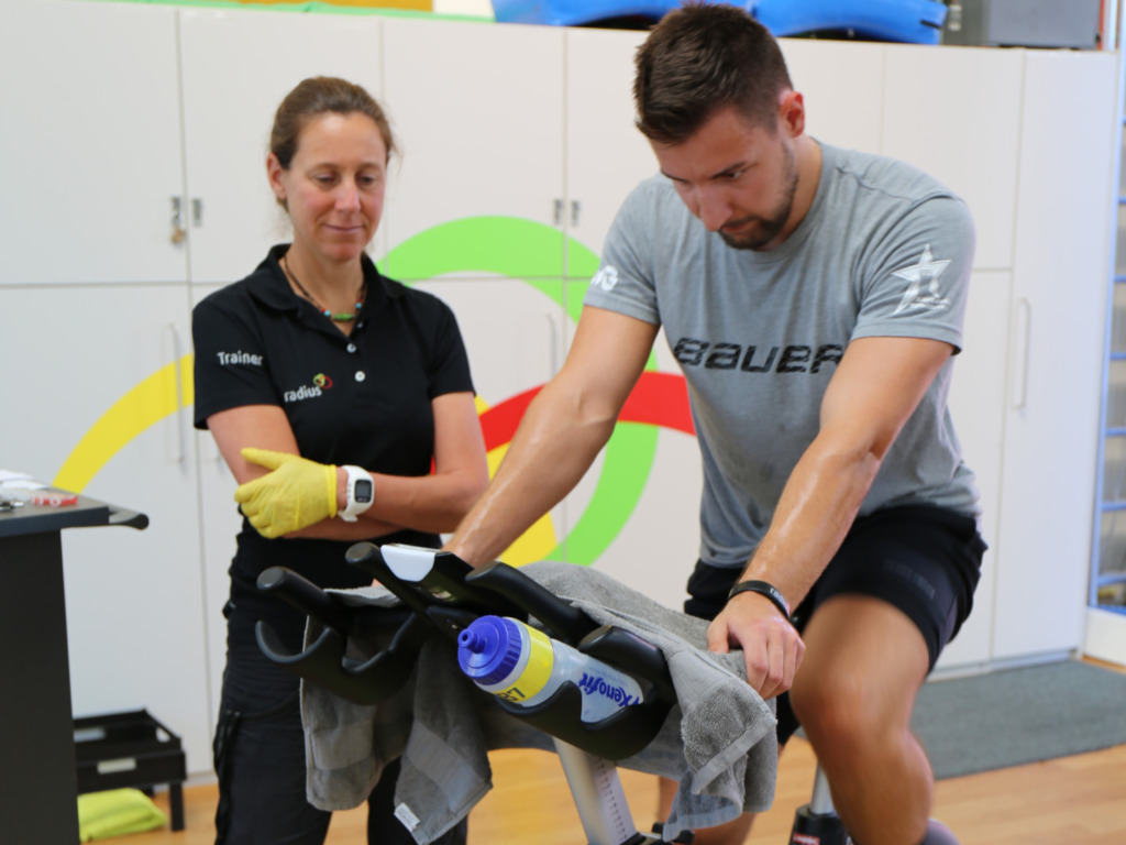 radius laktattest dietz Neben den wachsamen Augen von Sportwissenschaftlerin Pamela Kiderlen absoviert Stürmer Fabian Dietz seinen Laktattest. Bild: F.Enderle