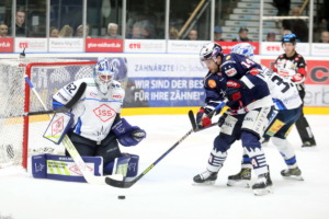 14 Nick Latta (Ravensburg Towerstars) 62 Janick Schwendener (Dresdner Eislöwen)