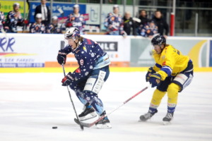 9 Robin Drothen(Ravensburg Towerstars) 71 Clarke Breitkreuz (Lausitzer Füchse)