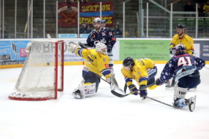 41 Sam Herr (Ravensburg Towerstars) 81 Ville Kolppanen (Lausitzer Füchse)
