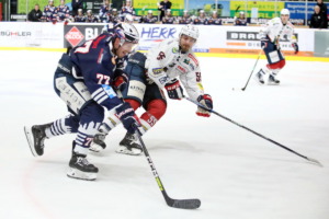 77 Robbie Czarnik(Ravensburg Towerstars) 55 Mick Hochreither (EHC Freiburg)