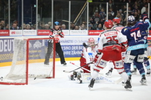 74 Louis Latta (Ravensburg Towerstars) 33 Luka Gracnar (EV Landshut)