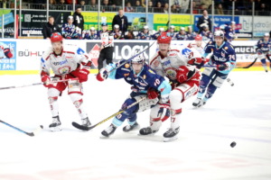 70 Maximilian Hadraschek (Ravensburg Towerstars) 27 Alexander Dersch (EV Landshut)