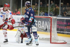 74 Louis Latta (Ravensburg Towerstars) 33 Luka Gracnar (EV Landshut)