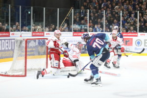 70 Maximilian Hadraschek(Ravensburg Towerstars) 31 Felix Bick  (EC Bad Nauheim)