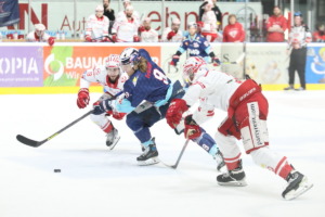 9 Robin Drothen (Ravensburg Towerstars) 19 Taylor Vause  (EC Bad Nauheim)