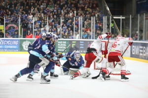 34 Jonas Langmann(Ravensburg Towerstars) 36 Jerry Pollastrone (EC Bad Nauheim)