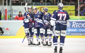 21 Matt Alfaro, 16 Florin Ketterer, 87 Fabian Dietz  (Ravensburg Towerstars)