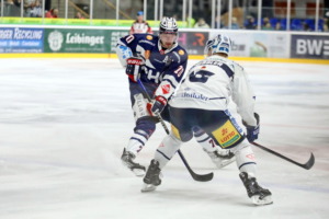 70 Max Hadraschek (Ravensburg Towerstars)  (Dresdner Eisloewen)