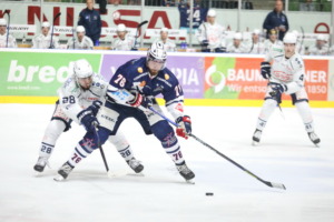 76 Denis Pfaffengut (Ravensburg Towerstars) 28 Georgiy Saakyan  (Dresdner Eisloewen)