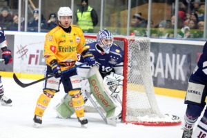 43 Ilya Sharipov (Ravensburg Towerstars)  20 Vile Järveläinen(Lausitzer Füchse)