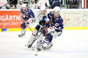 27 Tim Gorgenländer (Ravensburg Towerstars) 71 Adam Kiedewicz (Dresdner Eisloewen)