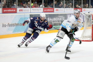 14 Nick Latta (Ravensburg Towerstars) 77 Ryker Killians (Bietigheim Steelers)