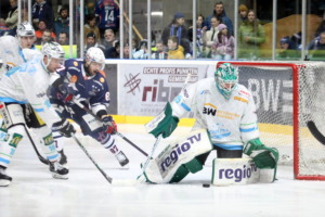87 Fabian DIetz (Ravensburg Towerstars) 35 Olafr Schmidt  (Bietigheim Steelers)