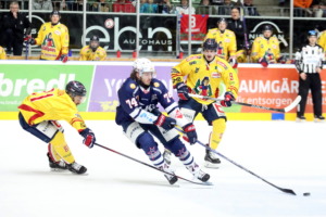 74 Louis Latta (Ravensburg Towerstars) (EHC Freiburg)