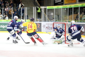 43 Ilya Sharipov (Ravensburg Towerstars) 14 Simon Danner (EHC Freiburg)