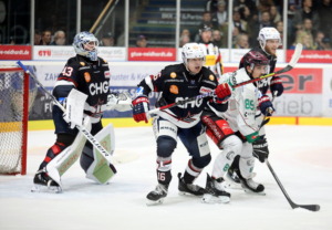TowerstarsRosenheim04Okt36 Ganz so einfach wie im ersten HInspiel, wo die Toewrstars bereits nach 18 Minuten mit 3:0 in Führung lagen, dürfte es diesmal nicht werden. Bild: Kim Enderle