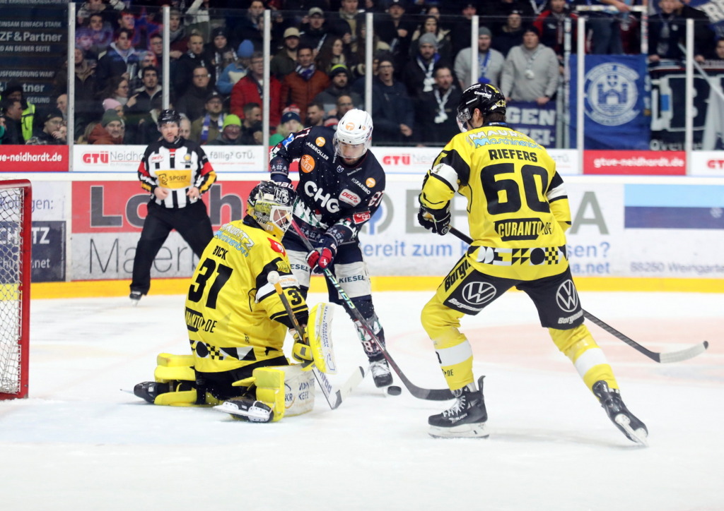 TowerstarsKrefeld20Dez26 Die Towerstars boten sich mit den Krefeld Pinguinen bereits attraktive Hinspiele in der Hauptrunde. Bild: Kim Enderle