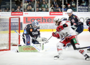 43 Ilya Sharipov(Ravensburg Towerstars) 13 Marvin Schmid (Eisbaeren Regensburg)