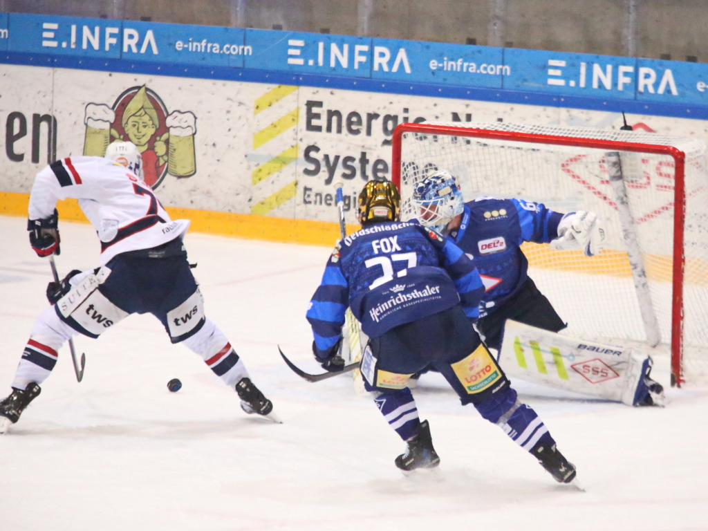 Die Entscheidung: Robbie Czarnik brach über rechts durch und ließ beim anschließenden Alleingang dem Dresdner Keeper keine Chance. Bild: F.Enderle