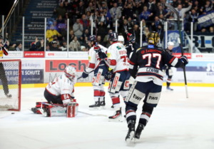 (Ravensburg Towerstars) (EHC Freiburg)