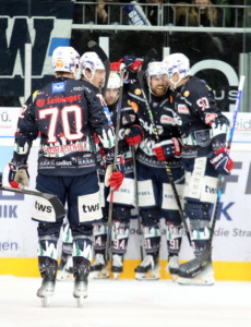 (Ravensburg Towerstars) (Starbulls Rosenheim)
