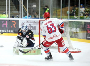 43 Ilya Sharipov (Ravensburg Towerstars) 63 Chad Bassen (Selber Woelfe)
