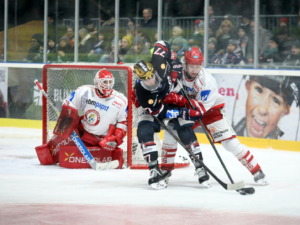 77 Robbis Czarnik (Ravensburg Towerstars) (EV Landshut)