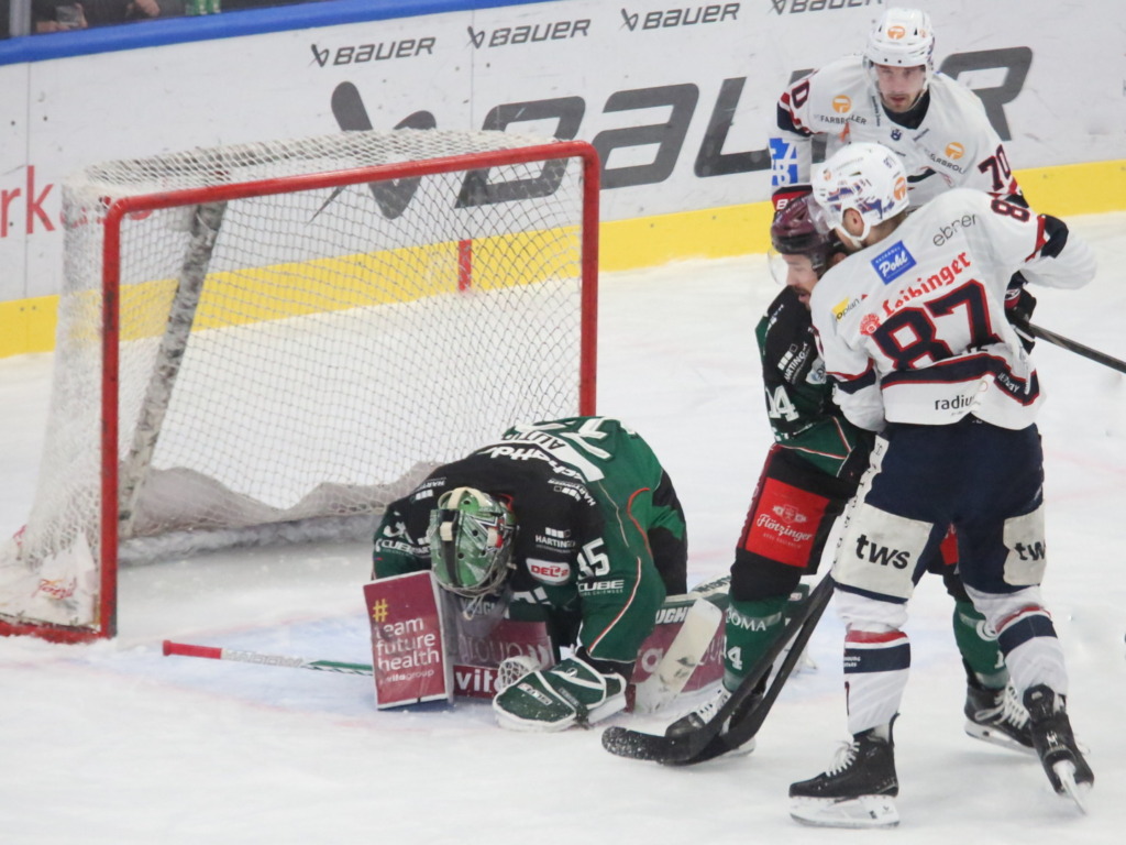 rosenheim4_1 In Rosenheim feierten die Towerstars den 6. Sieg in Folge. Bild: F.Enderle