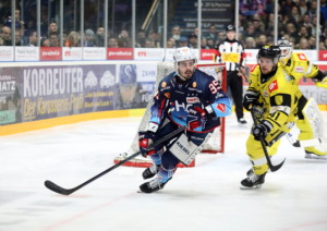 95 Mathew Santos (Ravensburg Towerstars) 41 Steven Raabe  (Krefeld Pinguine)