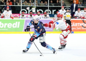 19 Erik Karlsson (Ravensburg Towerstars) 8 Benjamin Zientek  (EV Landshut)