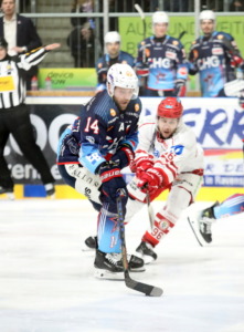 14 Nick Latta (Ravensburg Towerstars)  96 David Zucker (EV Landshut)