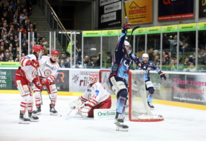 89 Lukas Muehlbauer (Ravensburg Towerstars) 34 Jonas Langmann (EV Landshut)