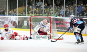 87 Fabian Dietz (Ravensburg Towerstars) 34 Jonas Langmann, 28 John Rogl  (EV Landshut)