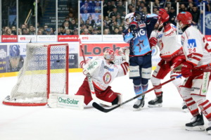 89 Lukas Muehlbauer (Ravensburg Towerstars) 34 Jonas Langmann (EV Landshut)