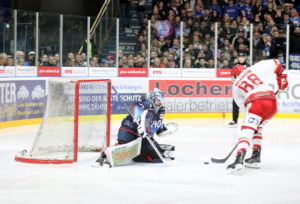 43 Ilya Sharipov Ravensburg Towerstars) 88 Nicholas Hutchison (EV Landshut)