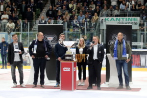 (Ravensburg Towerstars) (Dresdner Eisloewent)