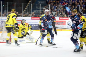 95 Mathew Santos, 77 (Robbie Czarnik Ravensburg Towerstars)  31 Felix Bick (Krefeld Pinguinet)