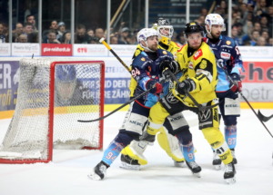 94 Jens Nijenhuis (Ravensburg Towerstars) 41 Steven Raabe, 31 Felix Bick (Krefeld Pinguinet)