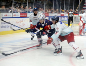 13 Marvin Schmid (Ravensburg Towerstars) 71 Ture Linden (Duesseldorfer AG)