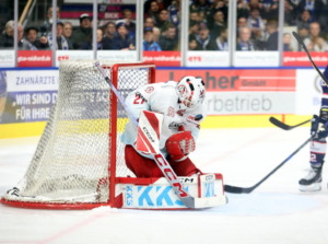 (Ravensburg Towerstars)27 Niklas Lunemann   (Duesseldorfer AG)