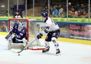 43 Ilya Sharipov (Ravensburg Towerstars)  44 Mitchell Hoelscher  (Kassel Huskies)