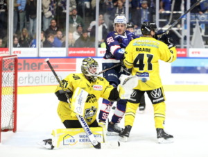 (Ravensburg Towerstars) (Krefeld Pinguine)