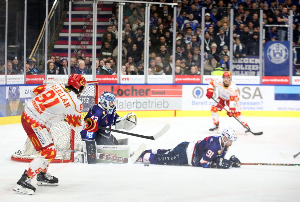 Wieder einmal kamen die Towerstars mit der Spielweise der Allgäuer nicht zurecht und ließen sich mehrfach auskontern. Bild: Kim Enderle